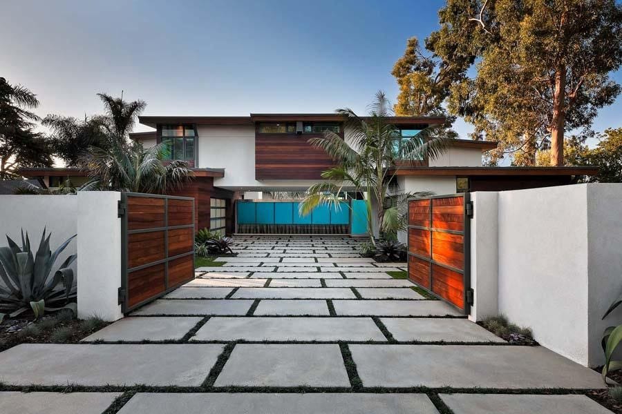 Luxury Florida home with a professionally designed paver driveway